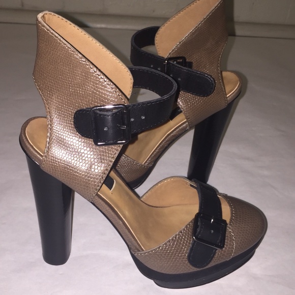 Ann Taylor Shoes - New 5" two toned tan and black Ann Taylor Heels